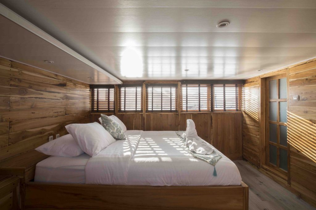 Komodo Boat Private Charter Labuan Bajo – Cordelia Phinisi Suite Cabin