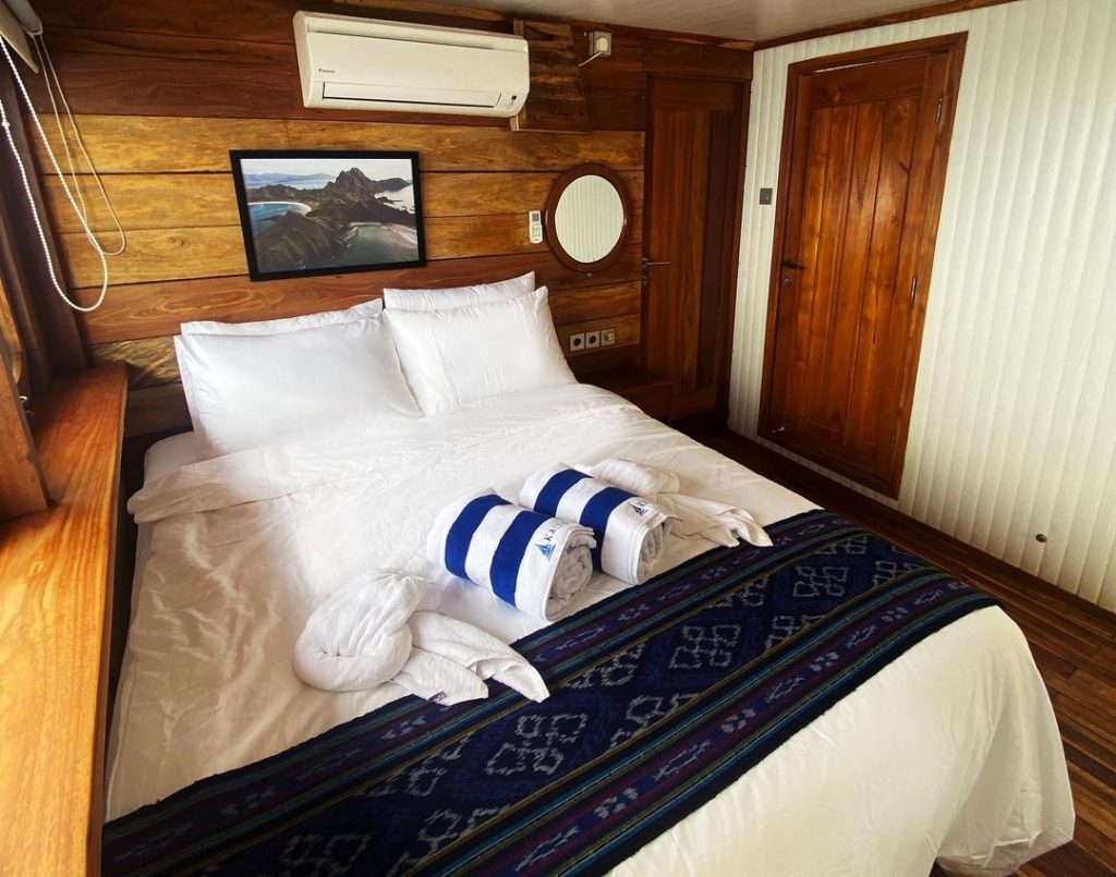 Labuan Bajo Boat Rental Package with “Kalani- Hamueco Liveaboard” 4
