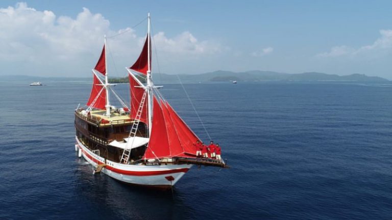Rental Phinisi Boat “Radhia Nitya” – Arabic Family Friendly Phinisi Style – Labuan Bajo – Prices 2022