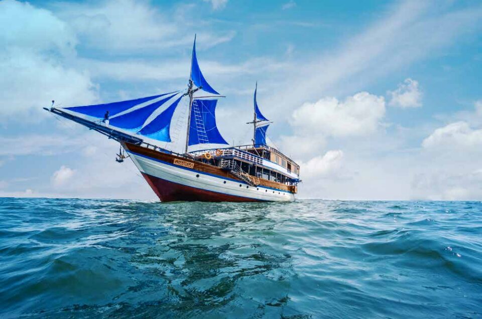Rent a Phinisi Boat “Mutiara Nusantara” – Magical Floating Resort Phinisi – Labuan Bajo – Itinerary – Diving – Prices 2022